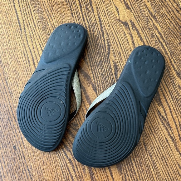 Adidas Women’s 9 Black Flip Flops with Metallic Gold Straps - Picture 7 of 7